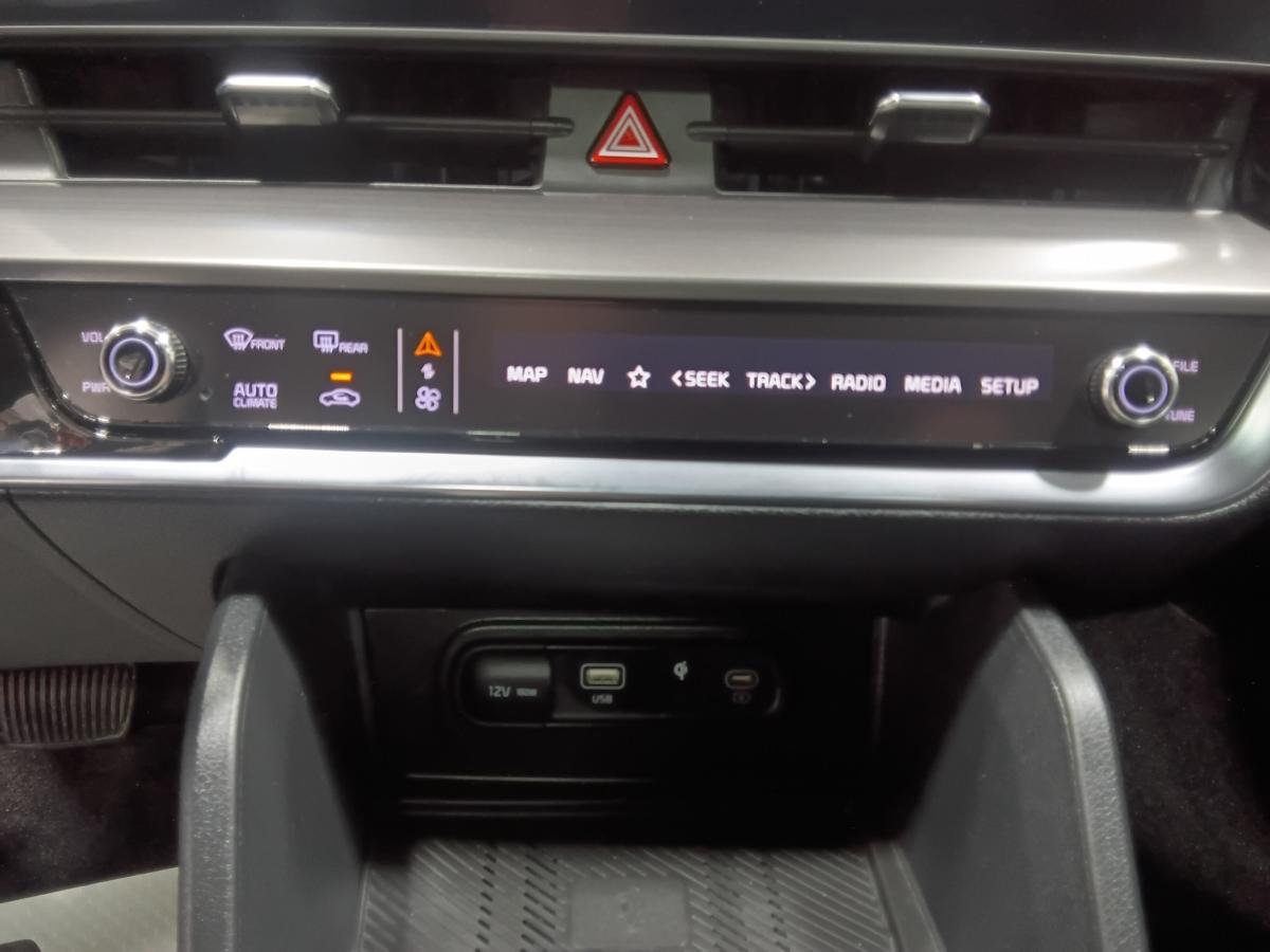 2025 Kia Sportage - Image 30