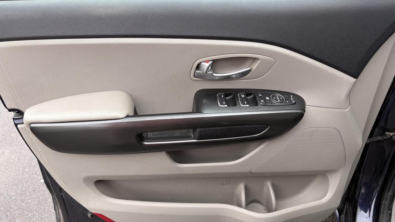 2020 Kia Sedona - Image 10