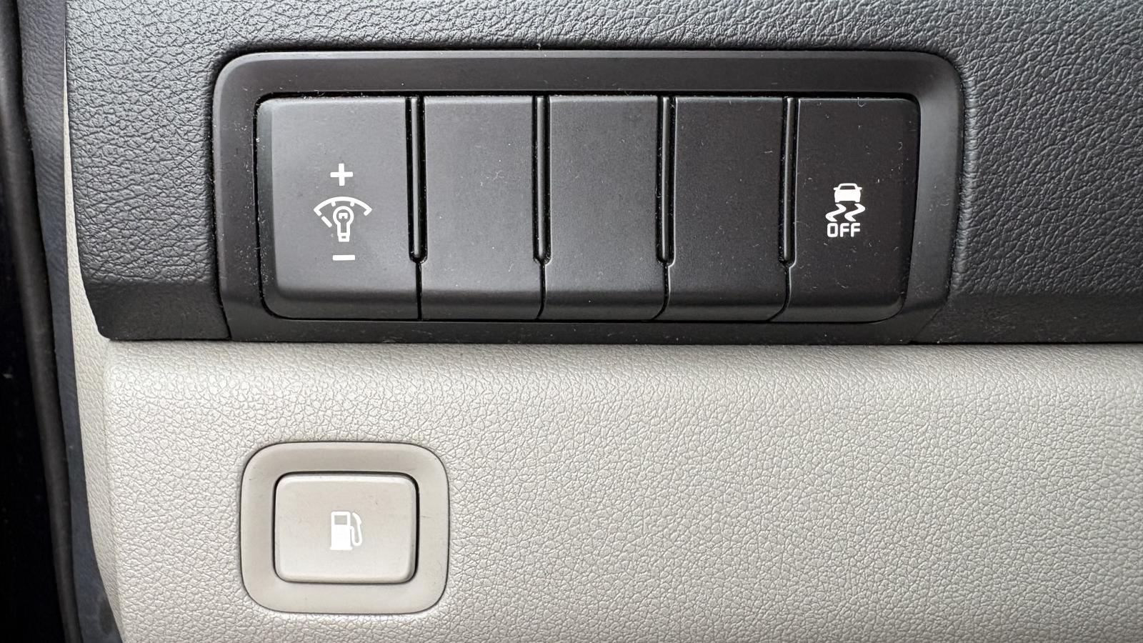2020 Kia Sedona - Image 14
