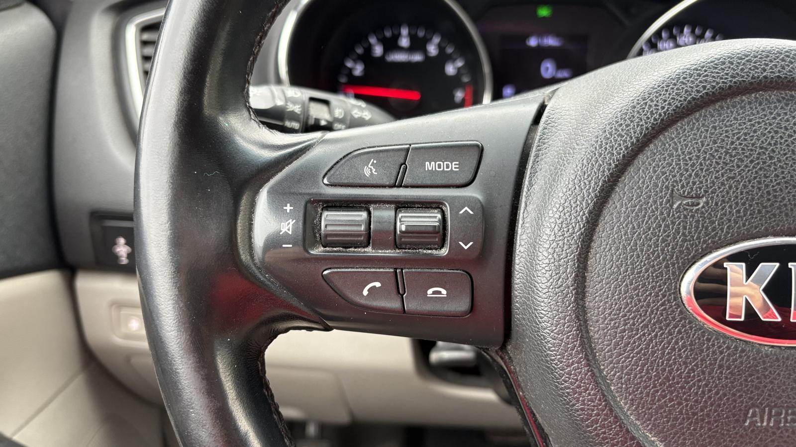 2020 Kia Sedona - Image 16