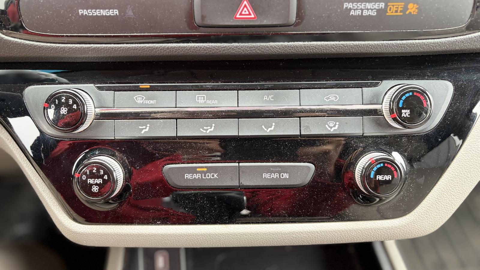 2020 Kia Sedona - Image 25