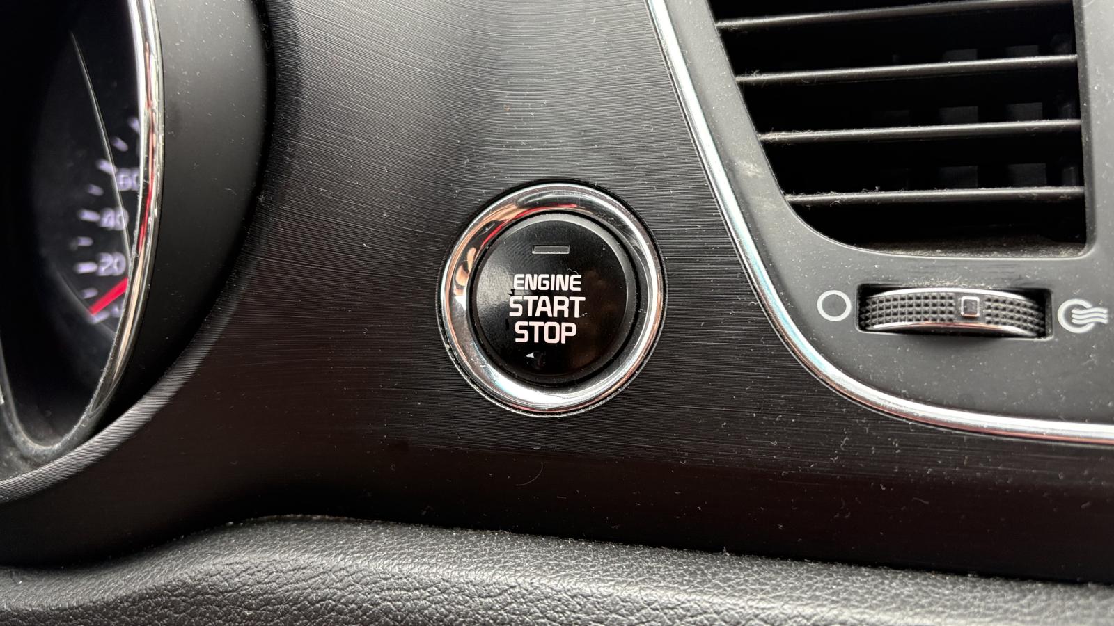 2020 Kia Sedona - Image 28