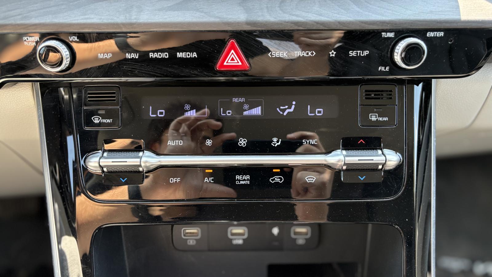 2024 Kia Carnival - Image 23