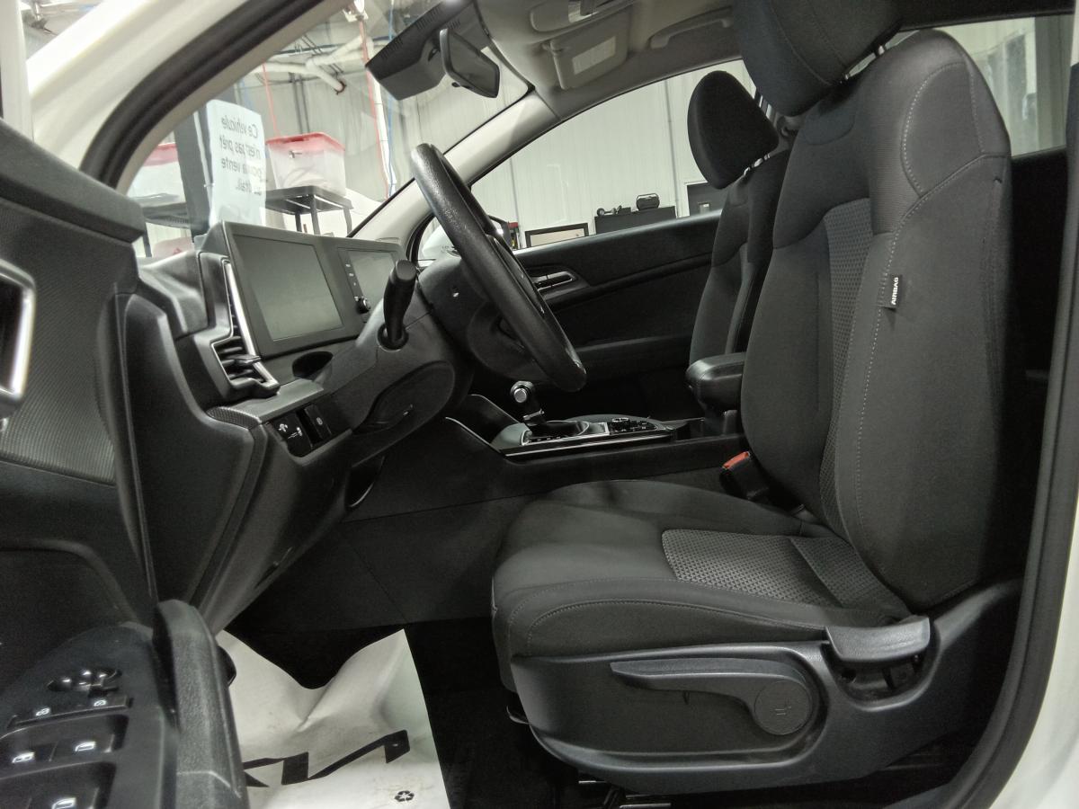 2023 Kia Sportage - Image 16