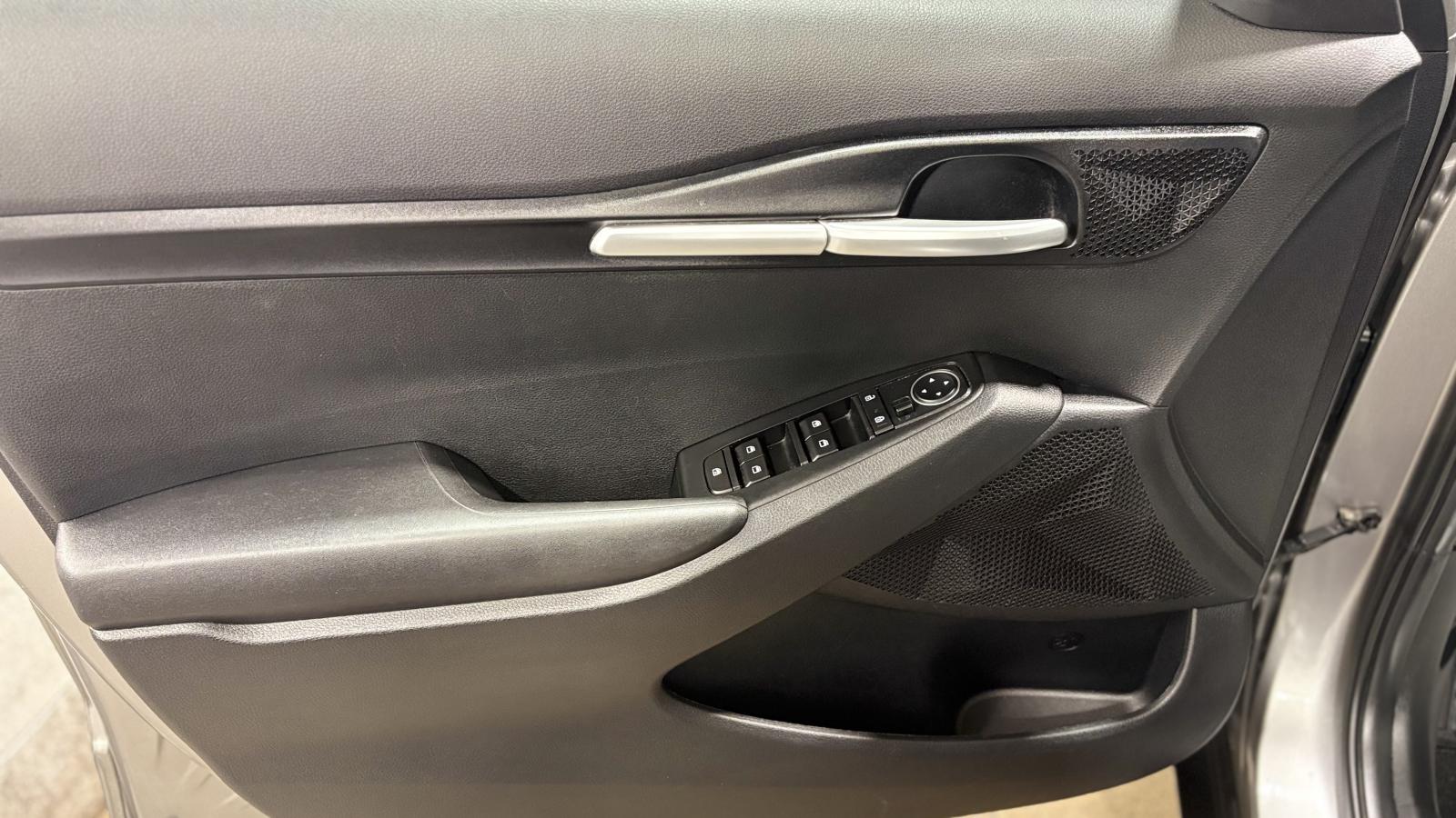 2023 Kia Seltos - Image 17