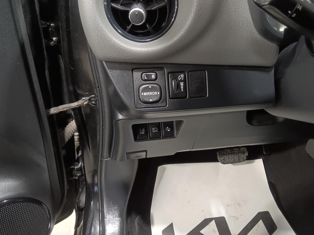 2019 Toyota Yaris hatchback - Image 25
