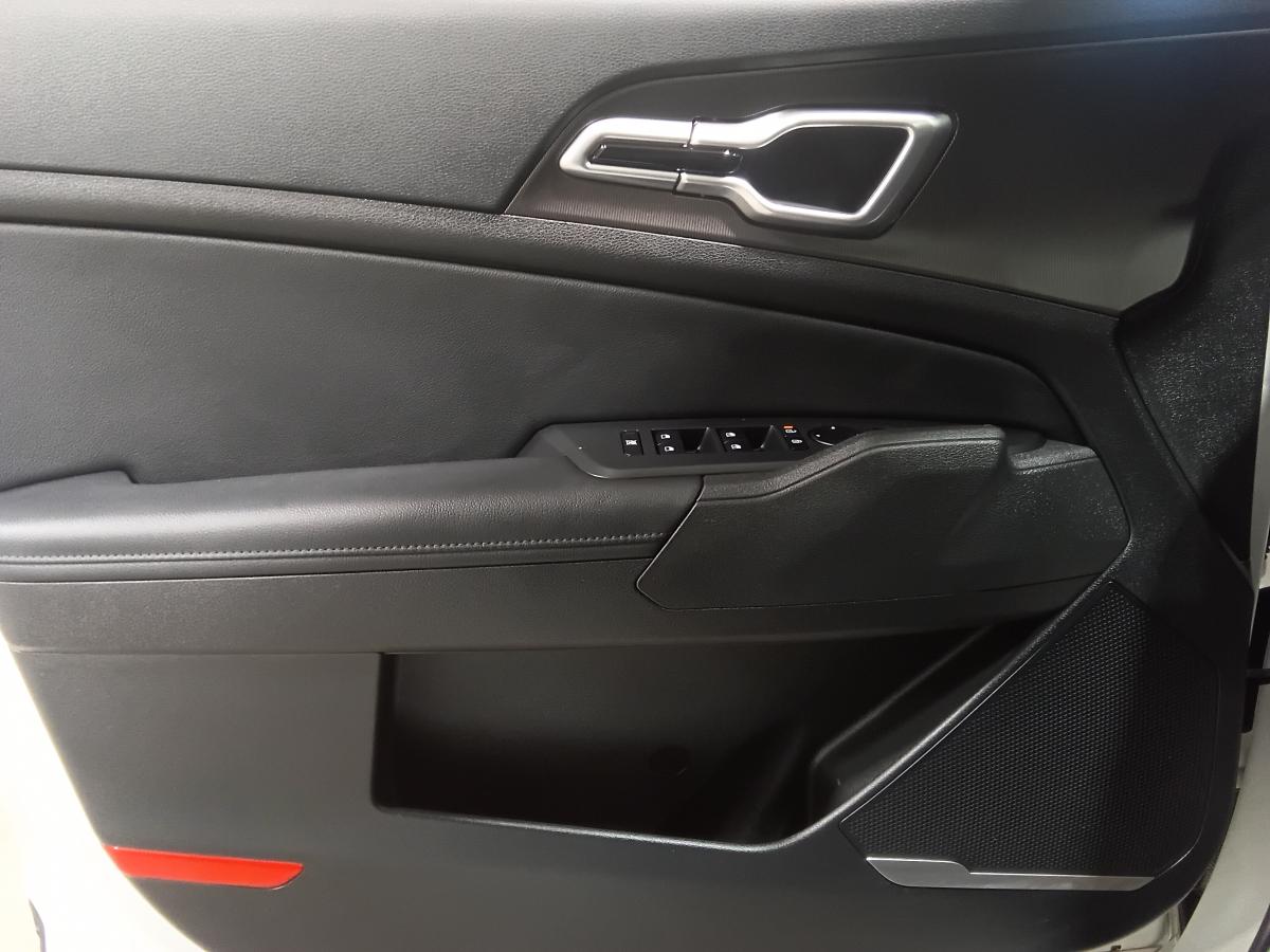 2026 Kia Sportage - Image 17