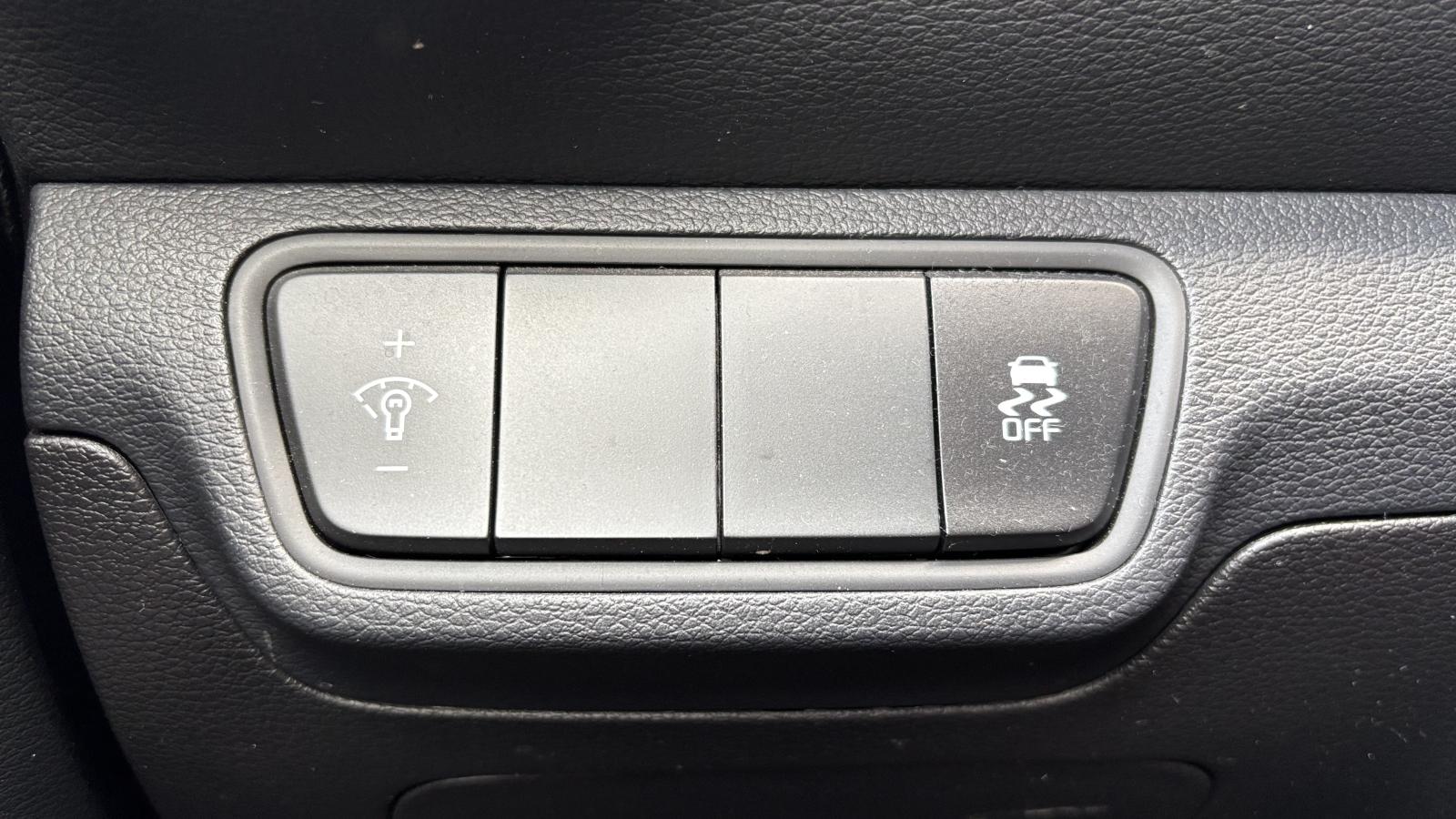 2022 Kia Forte - Image 13