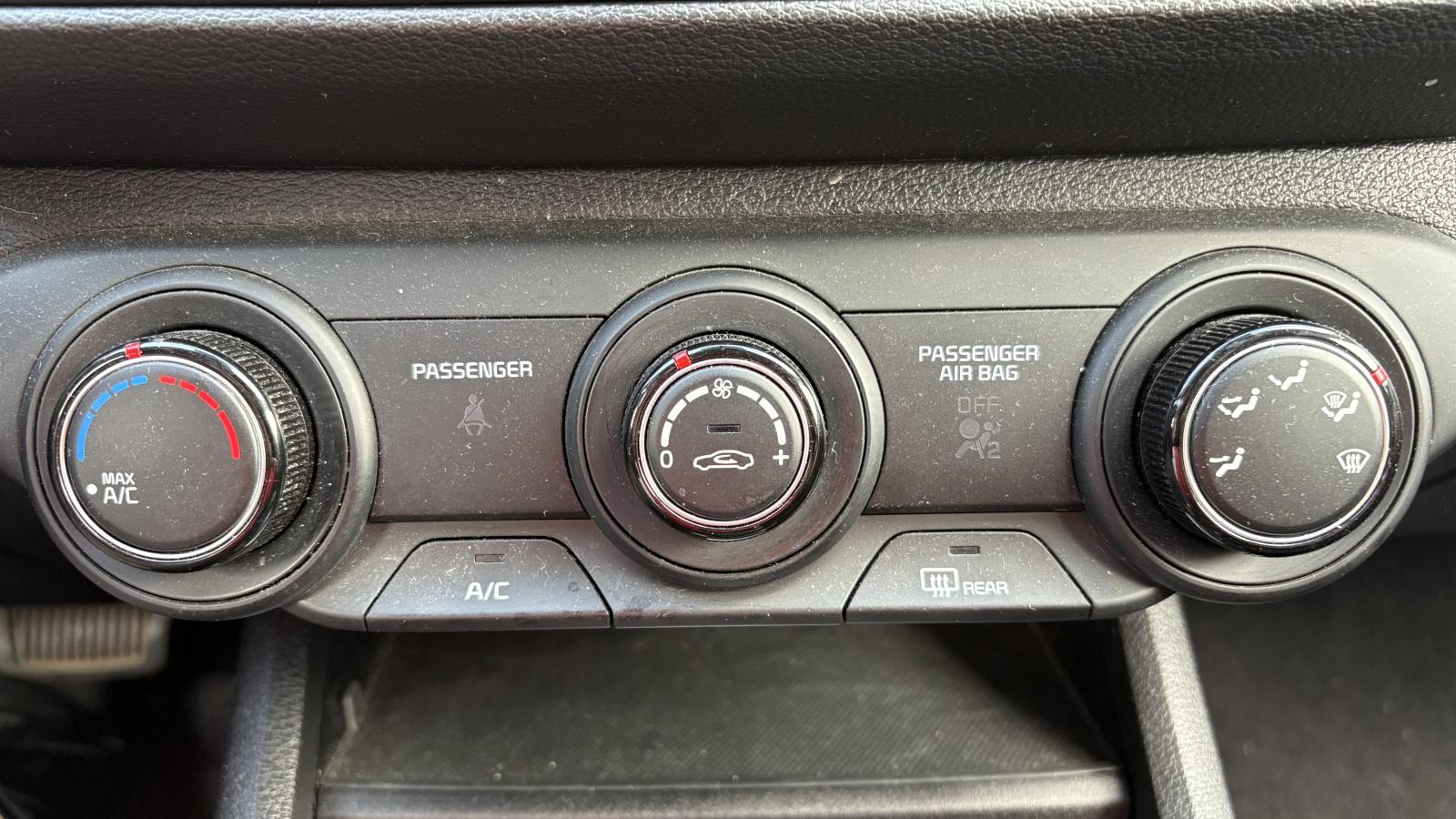 2022 Kia Forte - Image 23