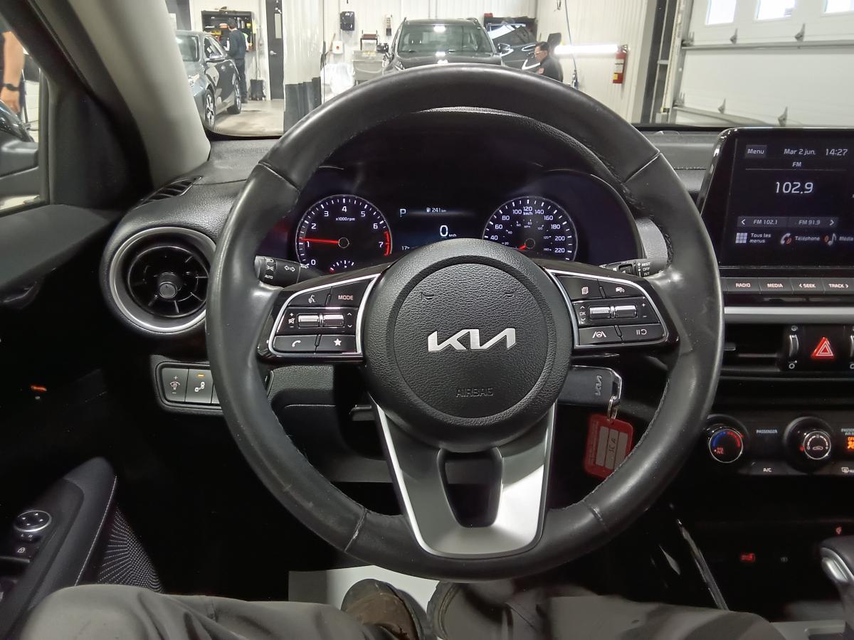 2022 Kia Forte - Image 21