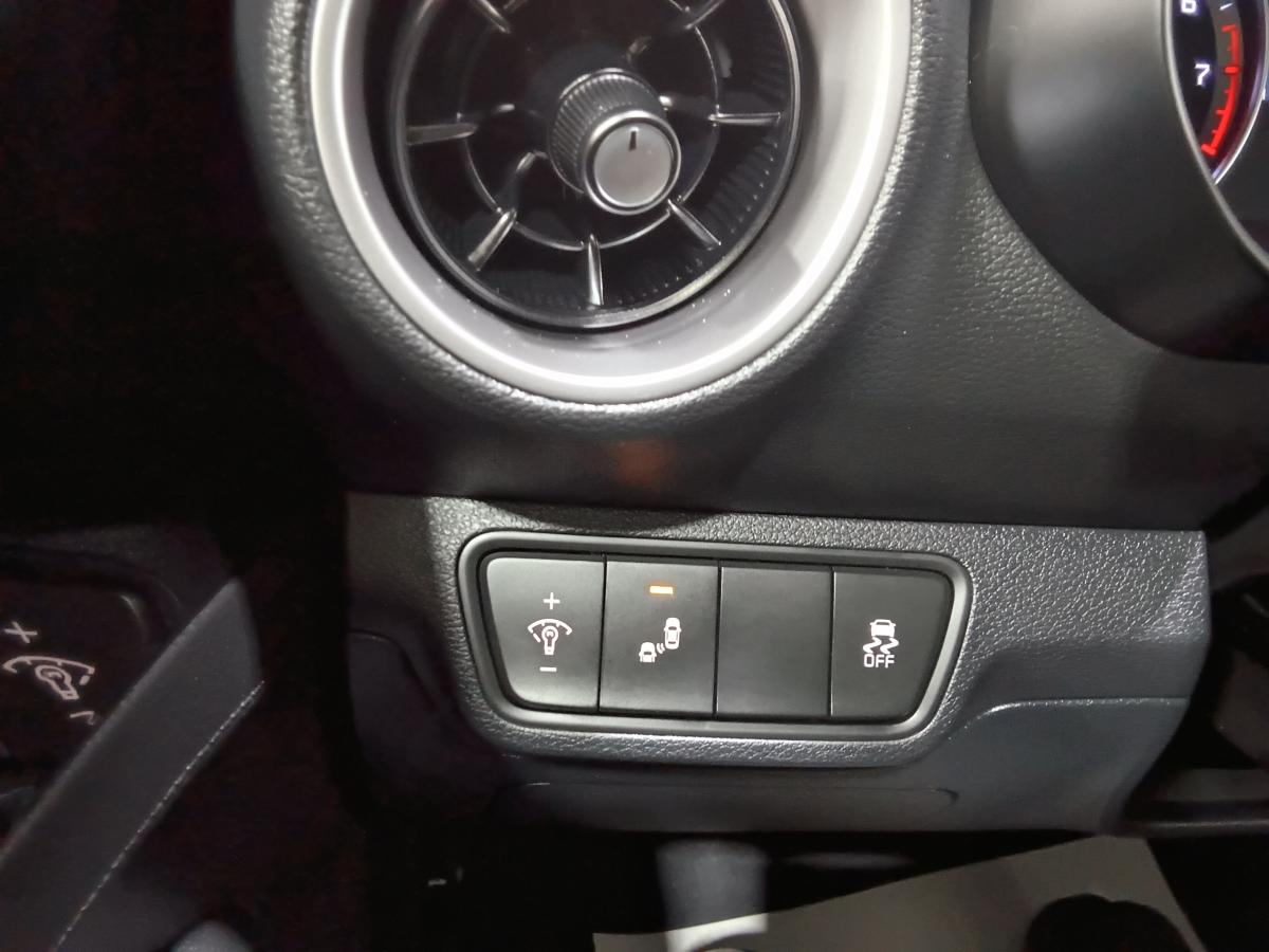 2022 Kia Forte - Image 26