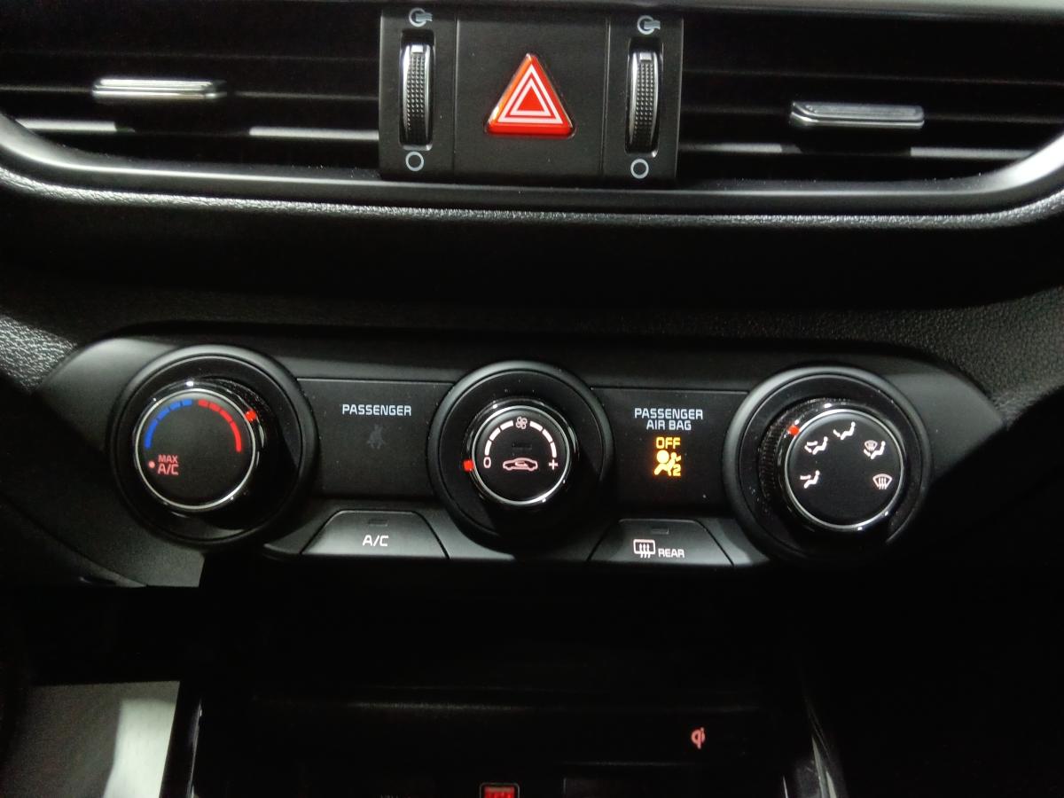 2022 Kia Forte - Image 27