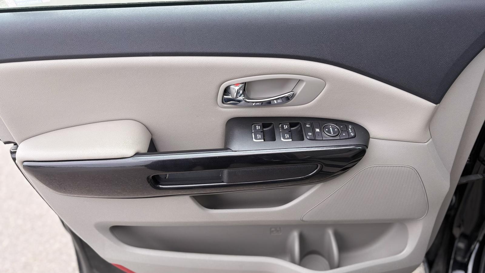 2019 Kia Sedona - Image 10