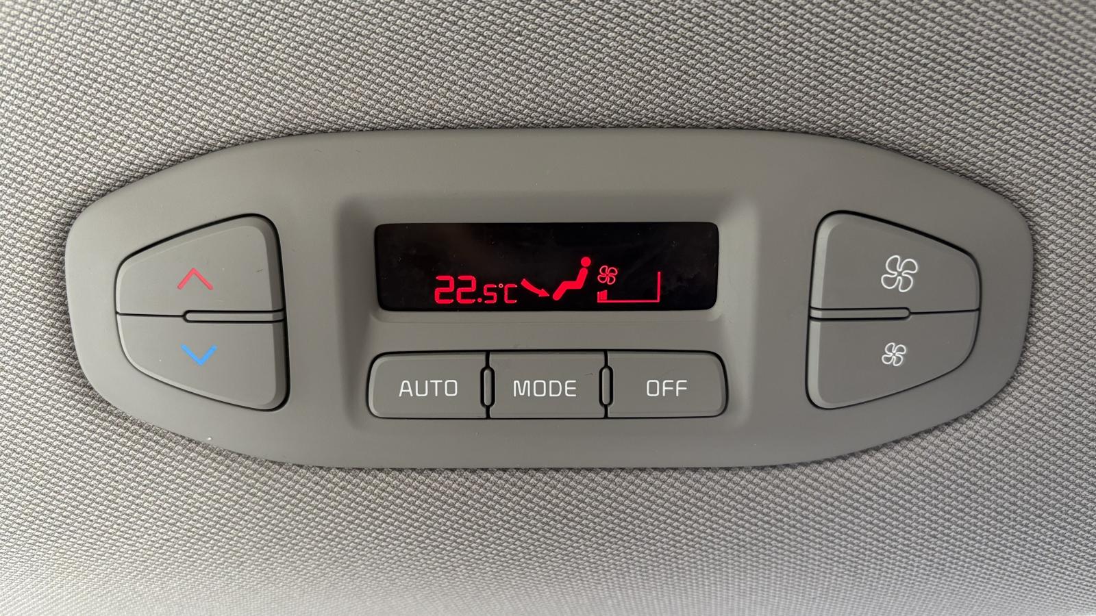 2019 Kia Sedona - Image 32