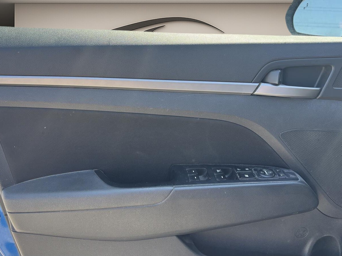 2018 Hyundai Elantra - Image 8