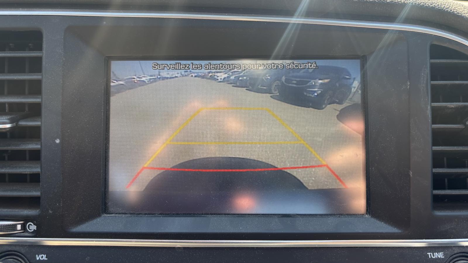 2018 Hyundai Elantra - Image 17