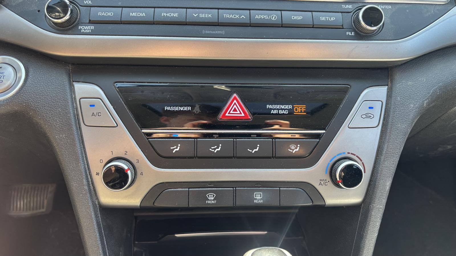 2018 Hyundai Elantra - Image 21