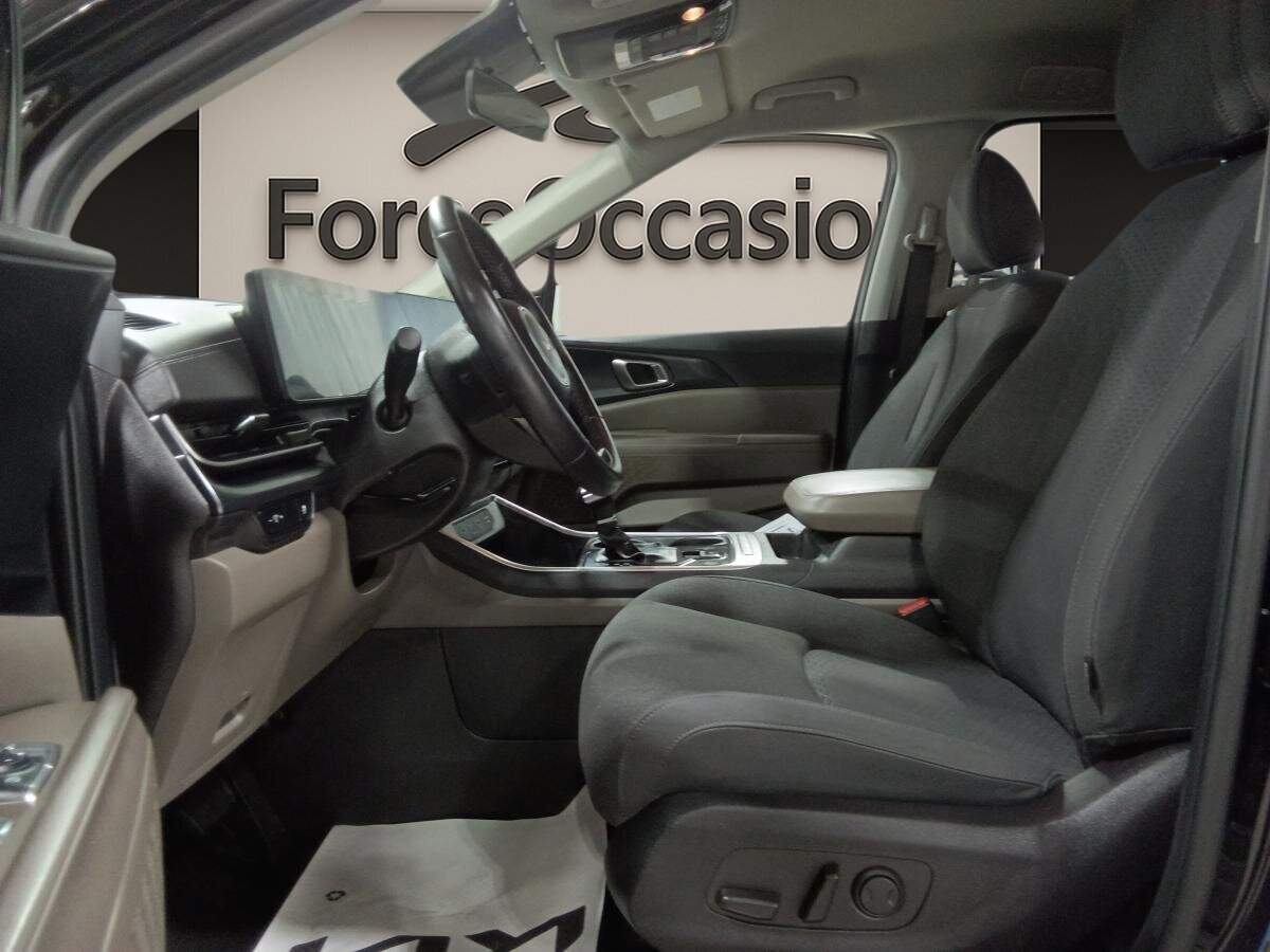 2025 Kia Carnival - Image 4