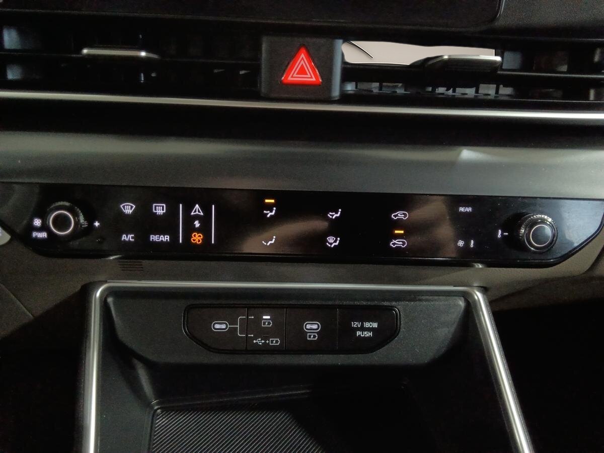 2025 Kia Carnival - Image 17