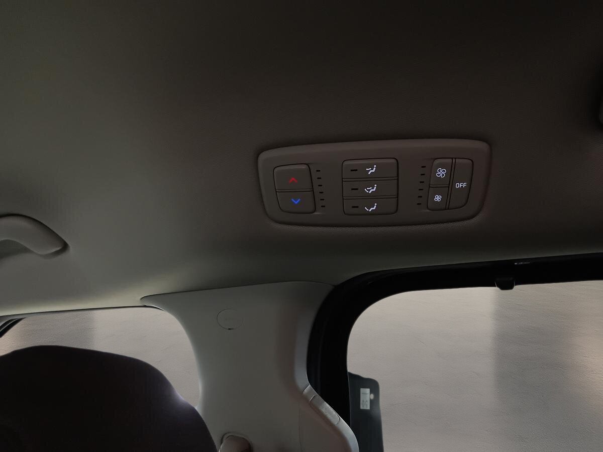 2025 Kia Carnival - Image 23