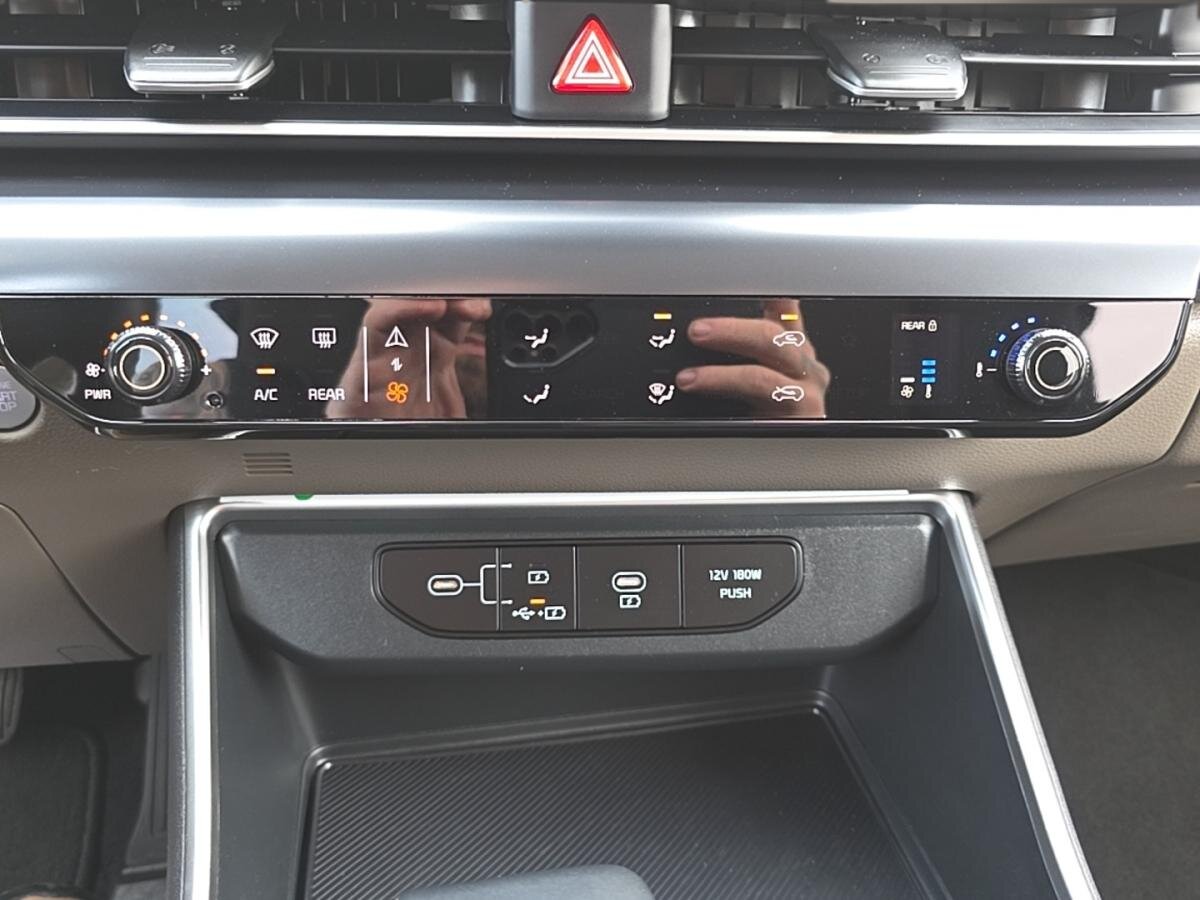 2025 Kia Carnival - Image 19
