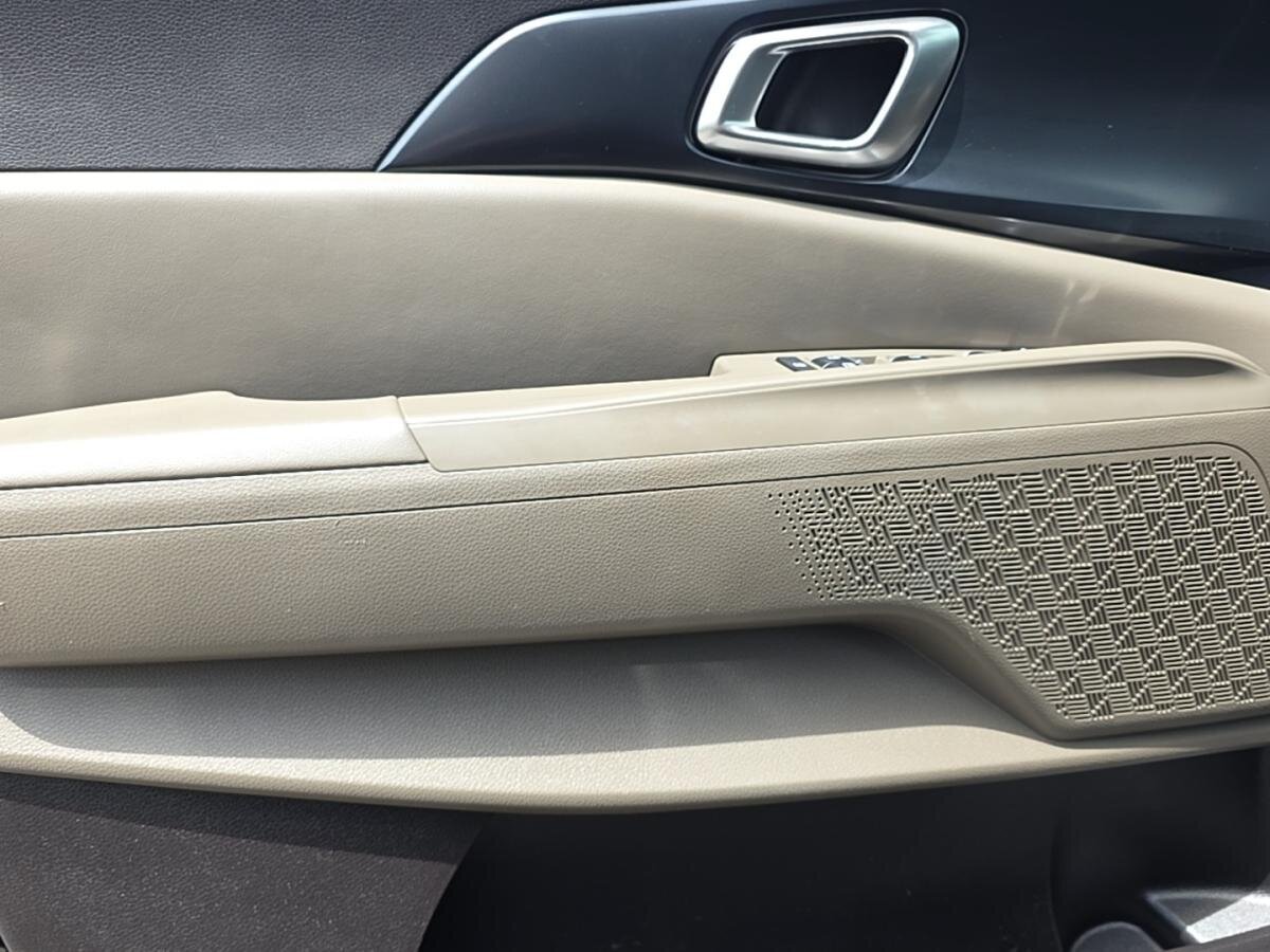2025 Kia Carnival - Image 22