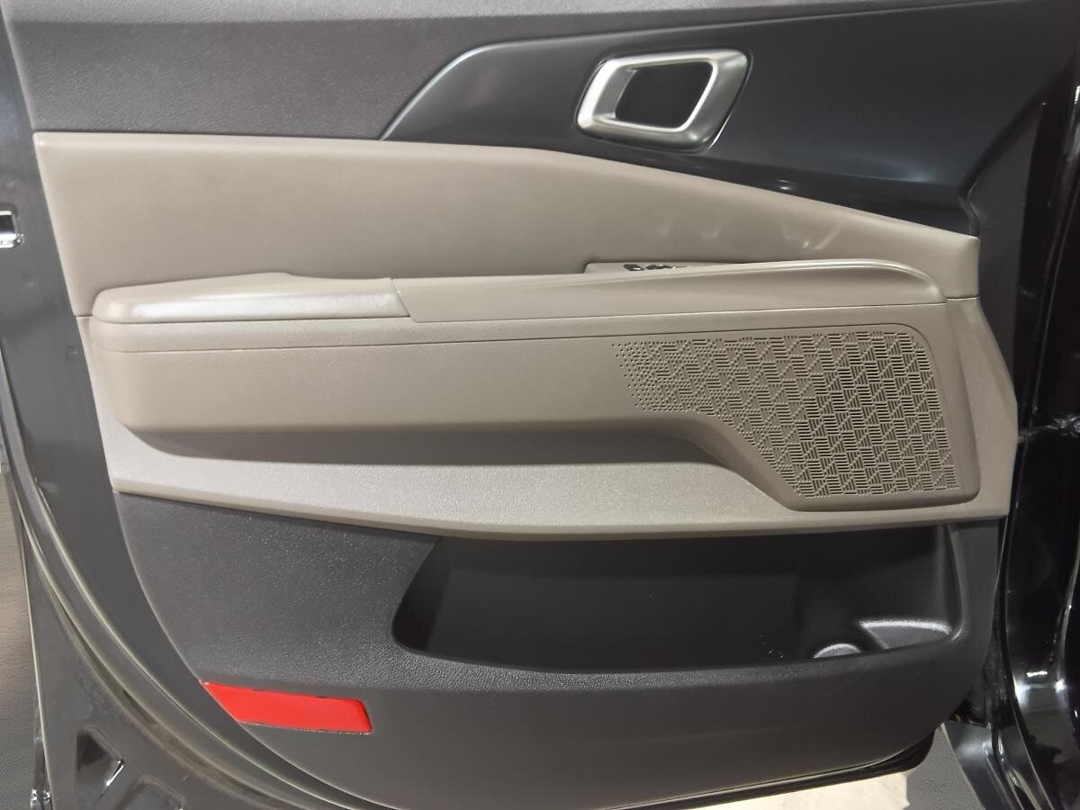 2025 Kia Carnival - Image 22