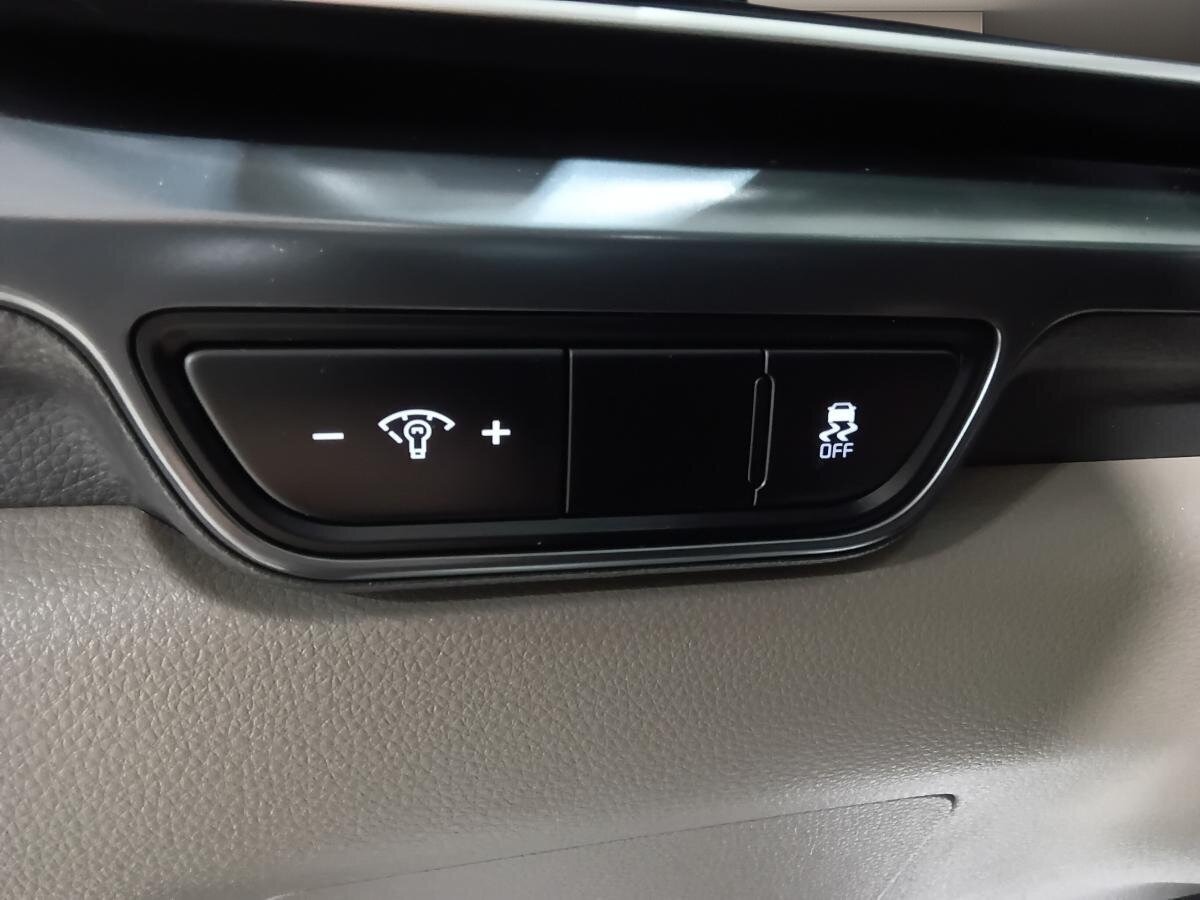 2025 Kia Carnival - Image 24