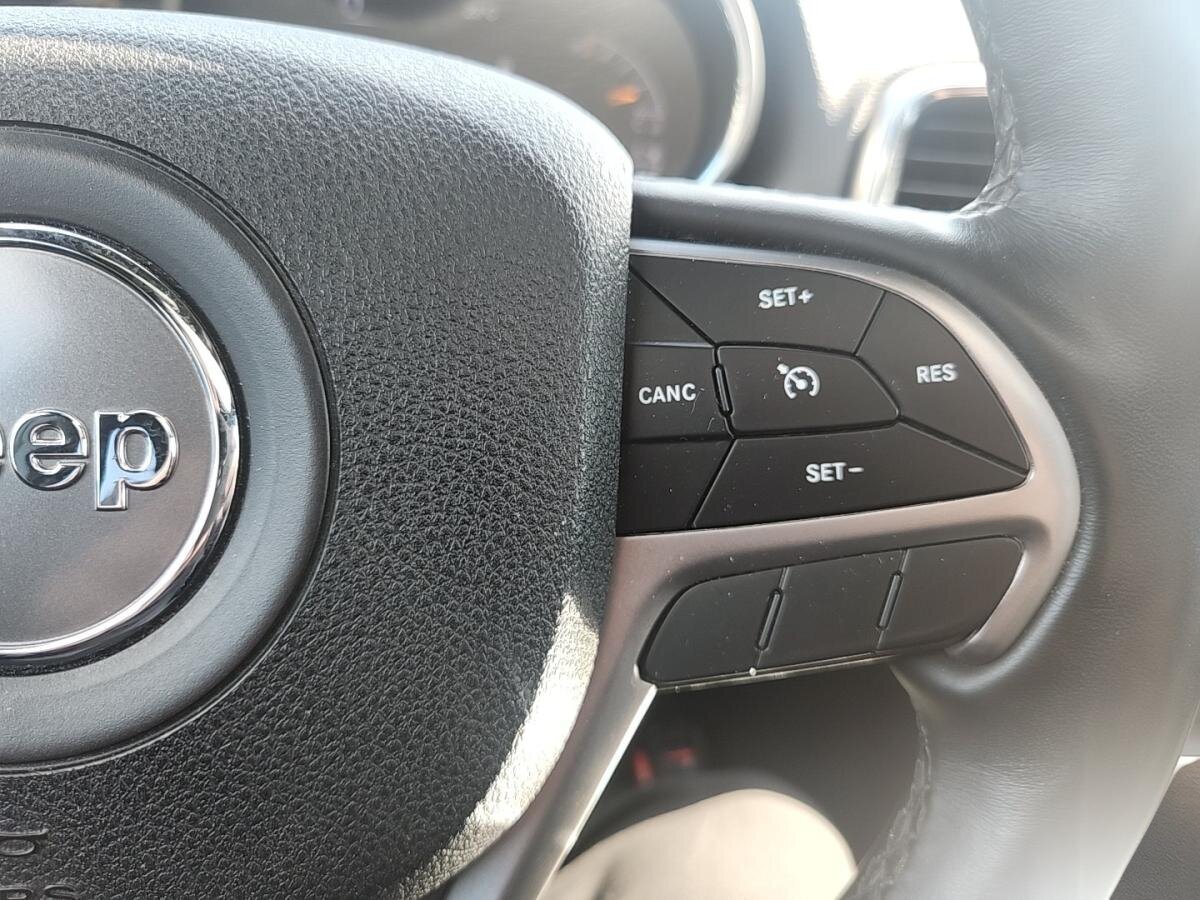 2018 Jeep Grand Cherokee - Image 11