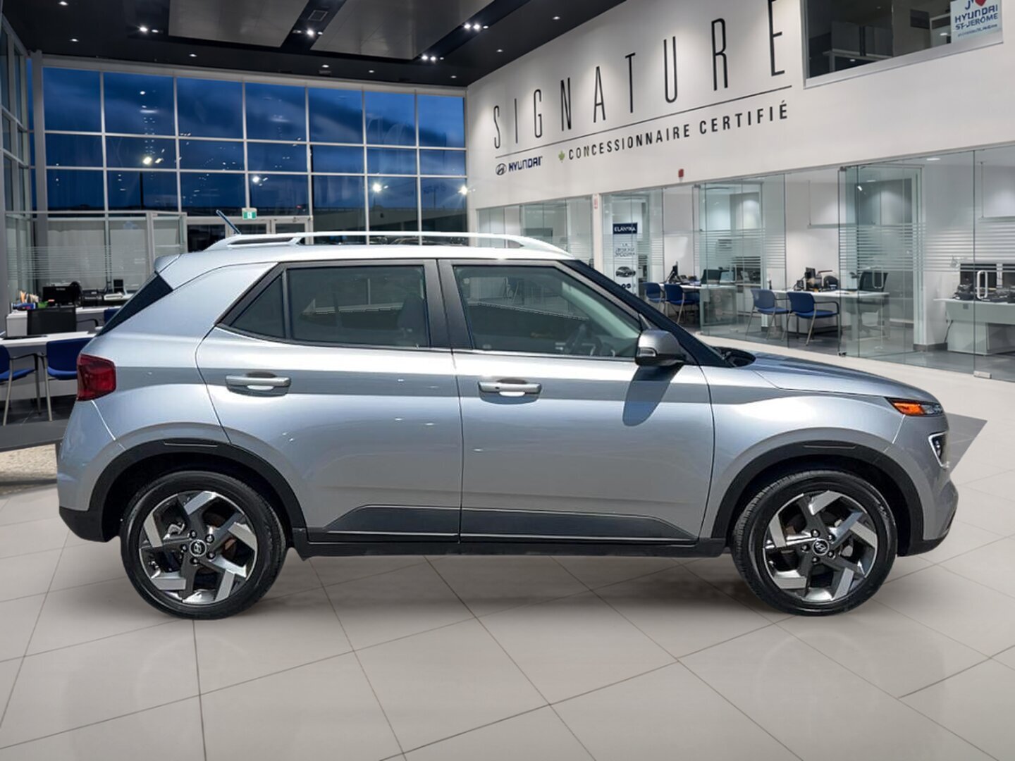 2024 Hyundai Venue - Image 4