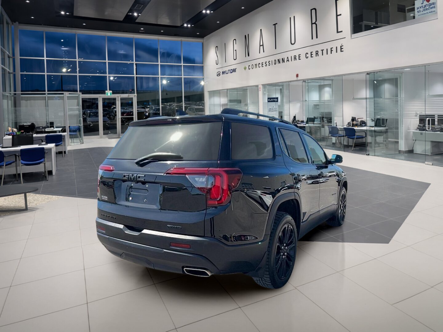 2023 GMC Acadia - Image 5