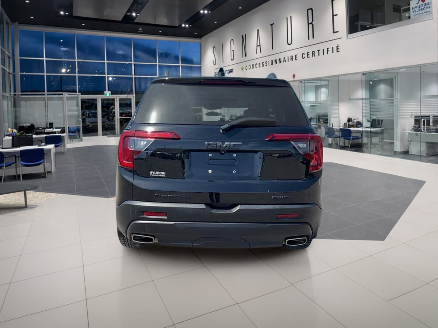 2023 GMC Acadia - Image 6