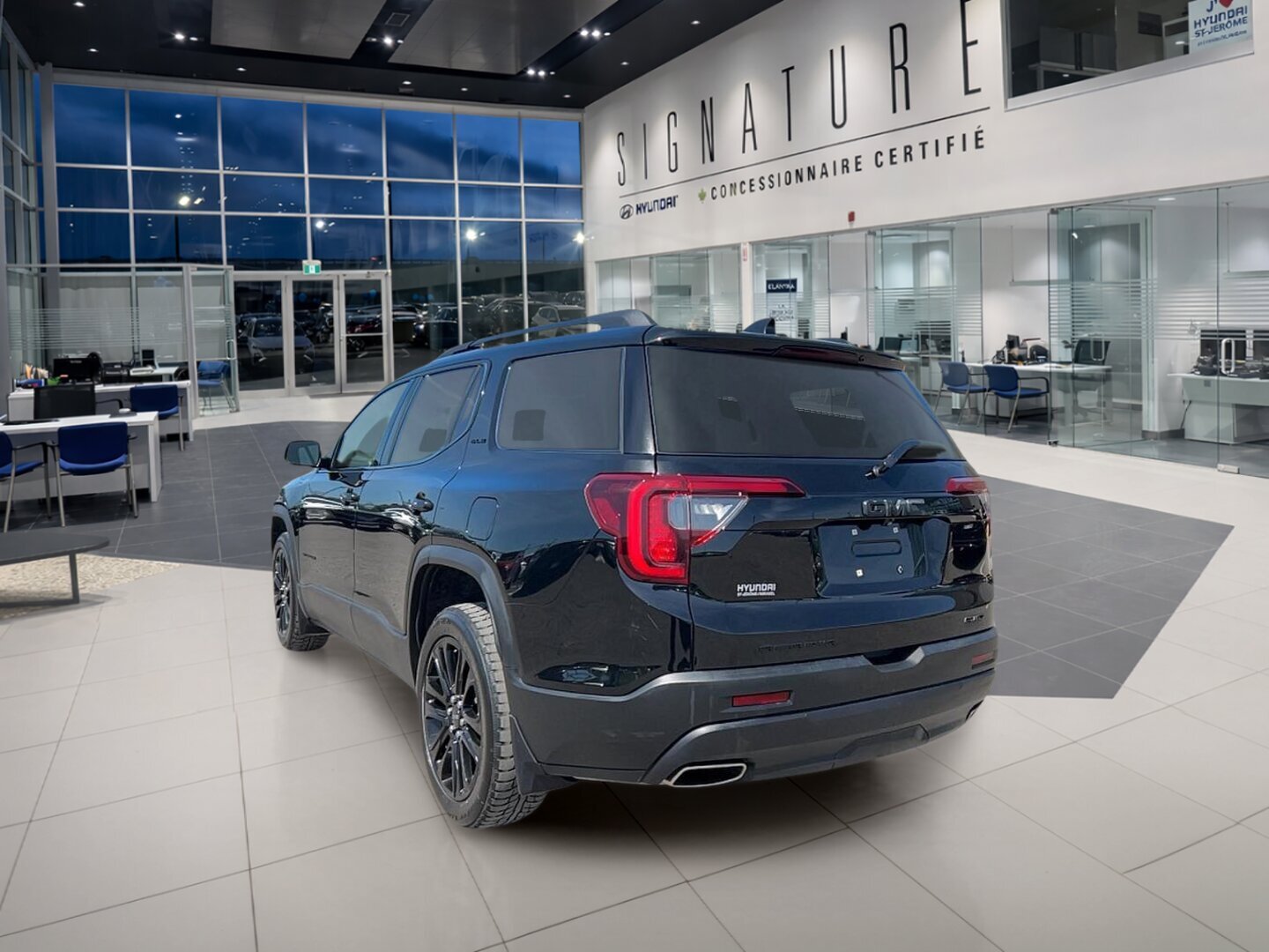 2023 GMC Acadia - Image 7