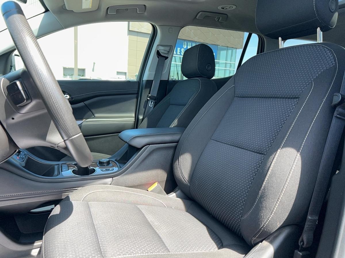 2023 GMC Acadia - Image 12