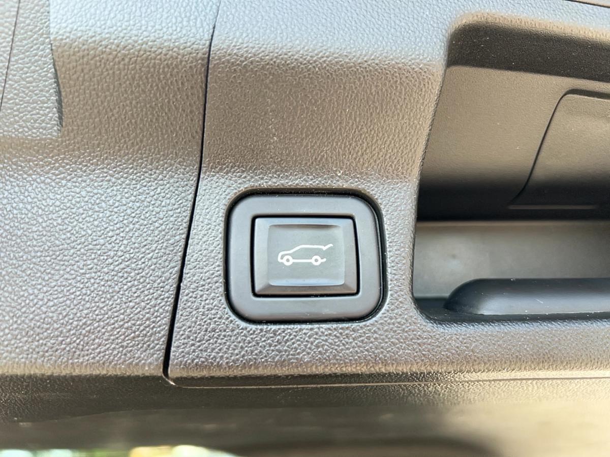 2023 GMC Acadia - Image 21