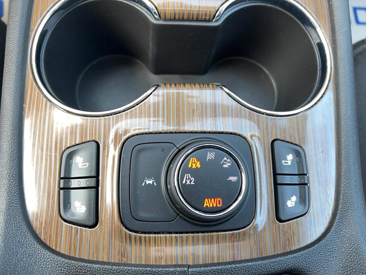 2023 GMC Acadia - Image 29