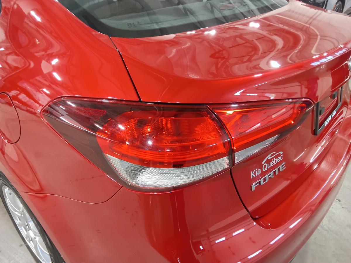 2017 Kia Forte - Image 12