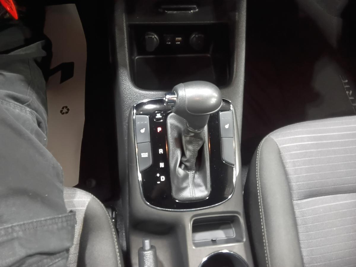 2017 Kia Forte - Image 19
