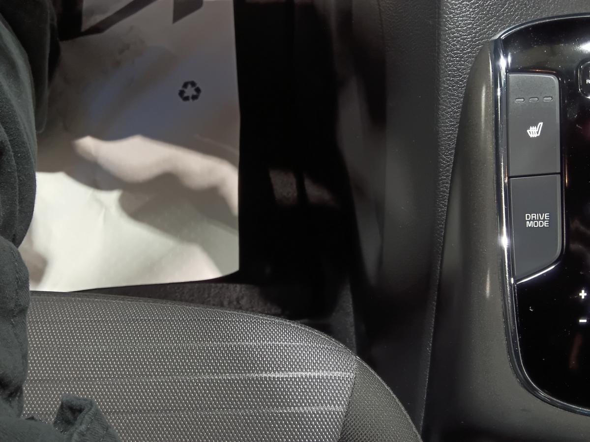 2017 Kia Forte - Image 29