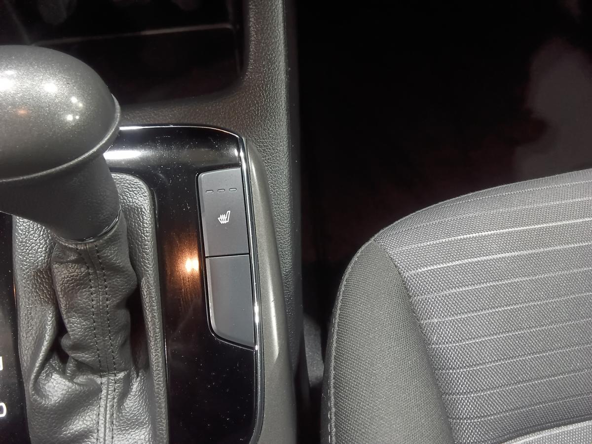 2017 Kia Forte - Image 30