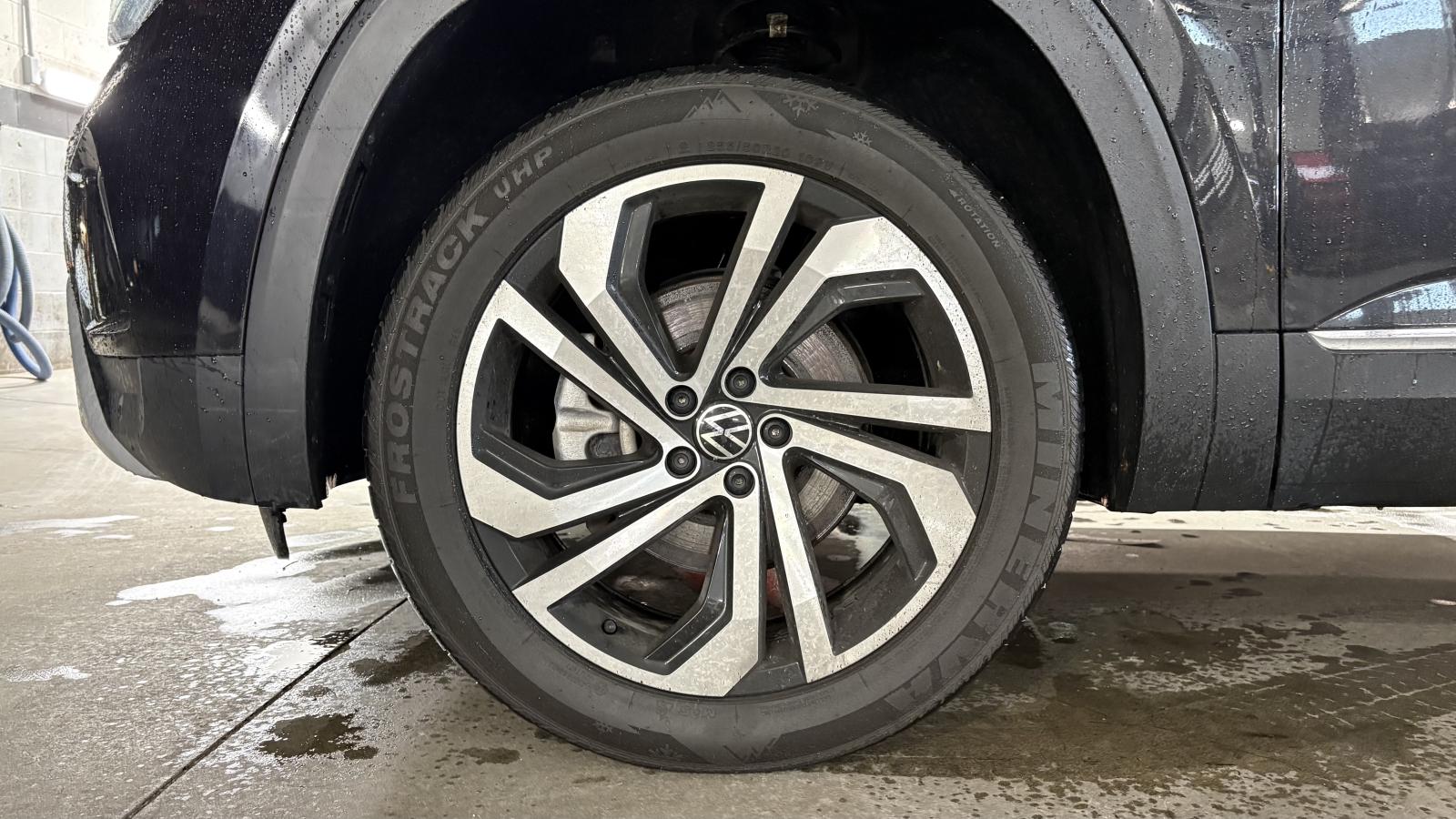 2022 Volkswagen Atlas Cross Sport - Image 5