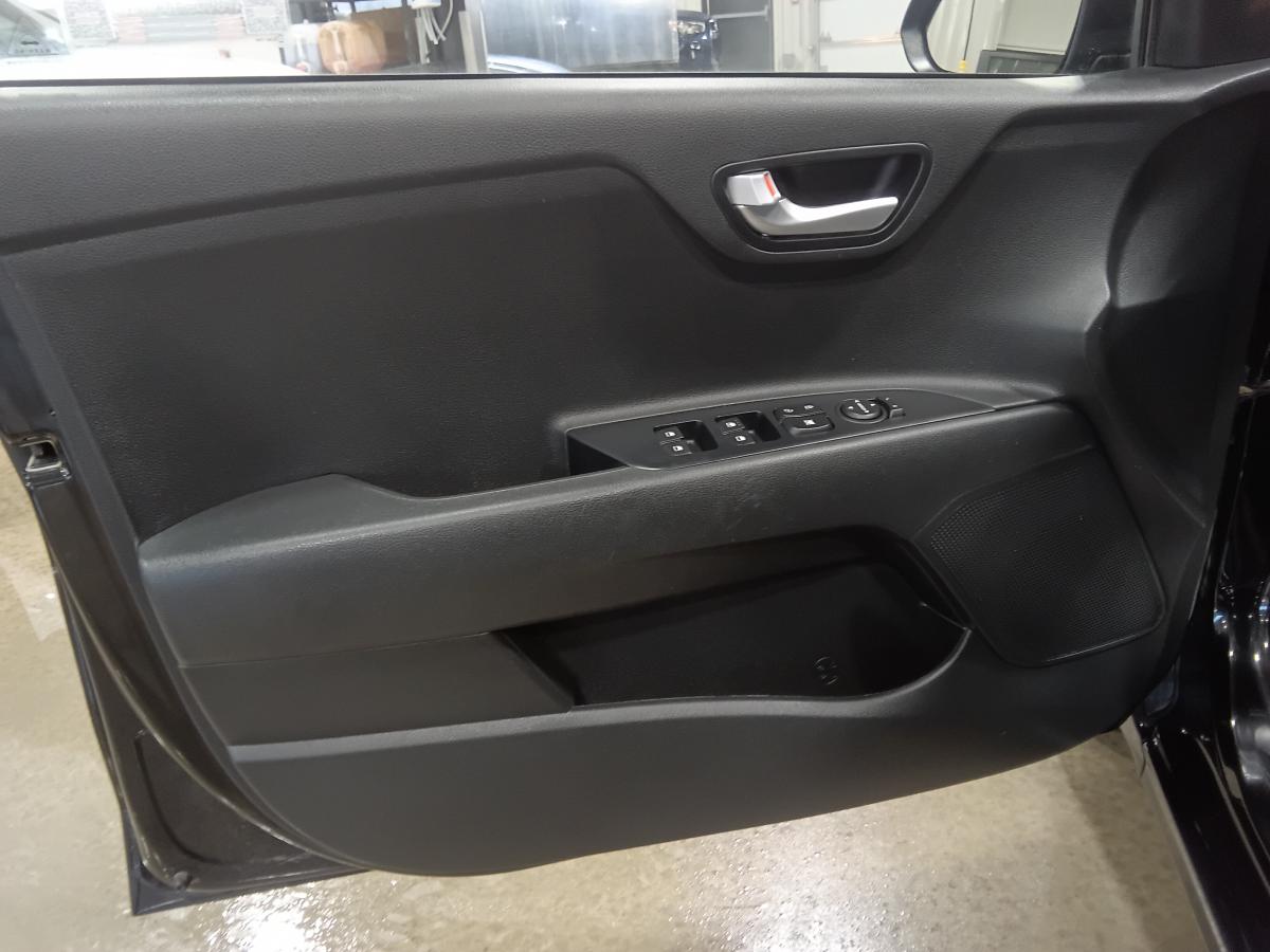 2020 Kia Rio - Image 16