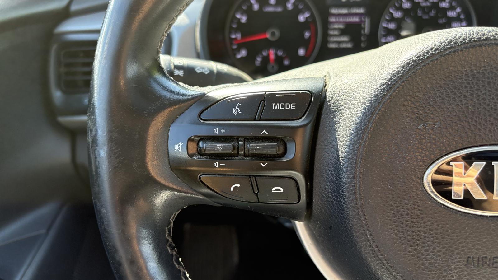 2021 Kia Rio5 - Image 12