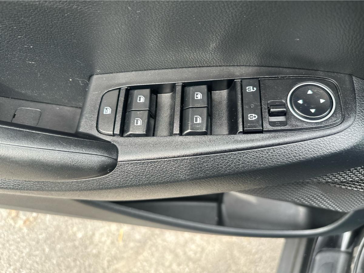 2018 Kia Forte - Image 16