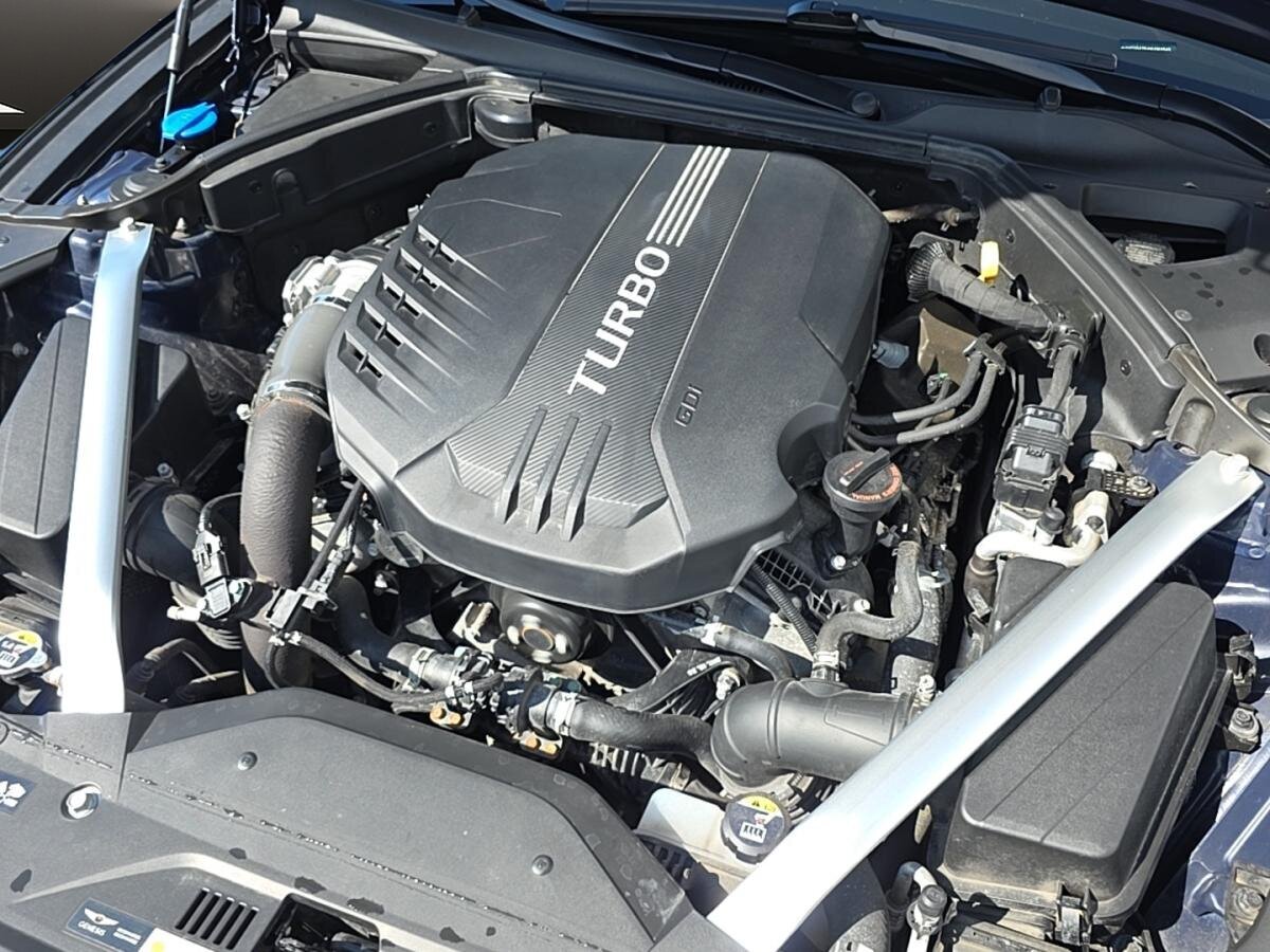 2022 Genesis G70 - Image 3