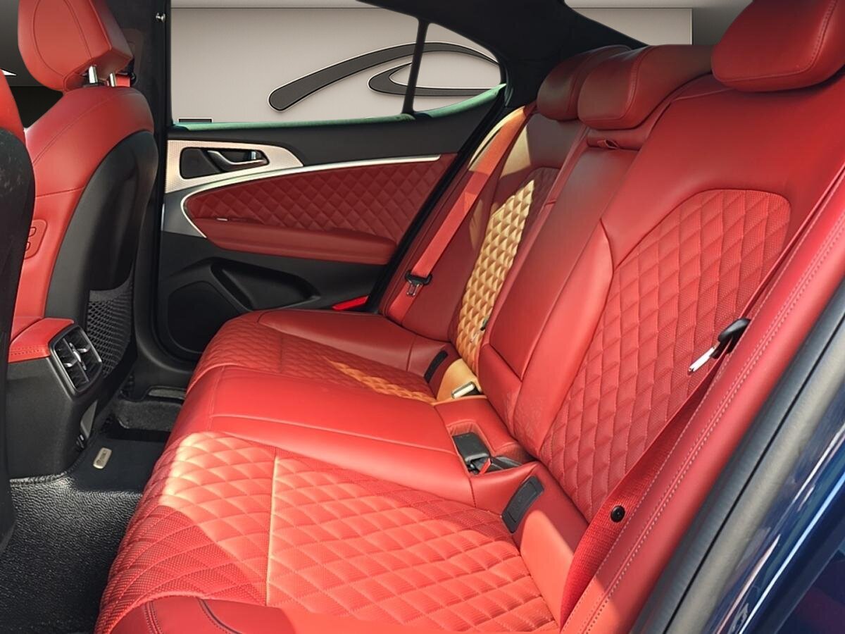 2022 Genesis G70 - Image 7