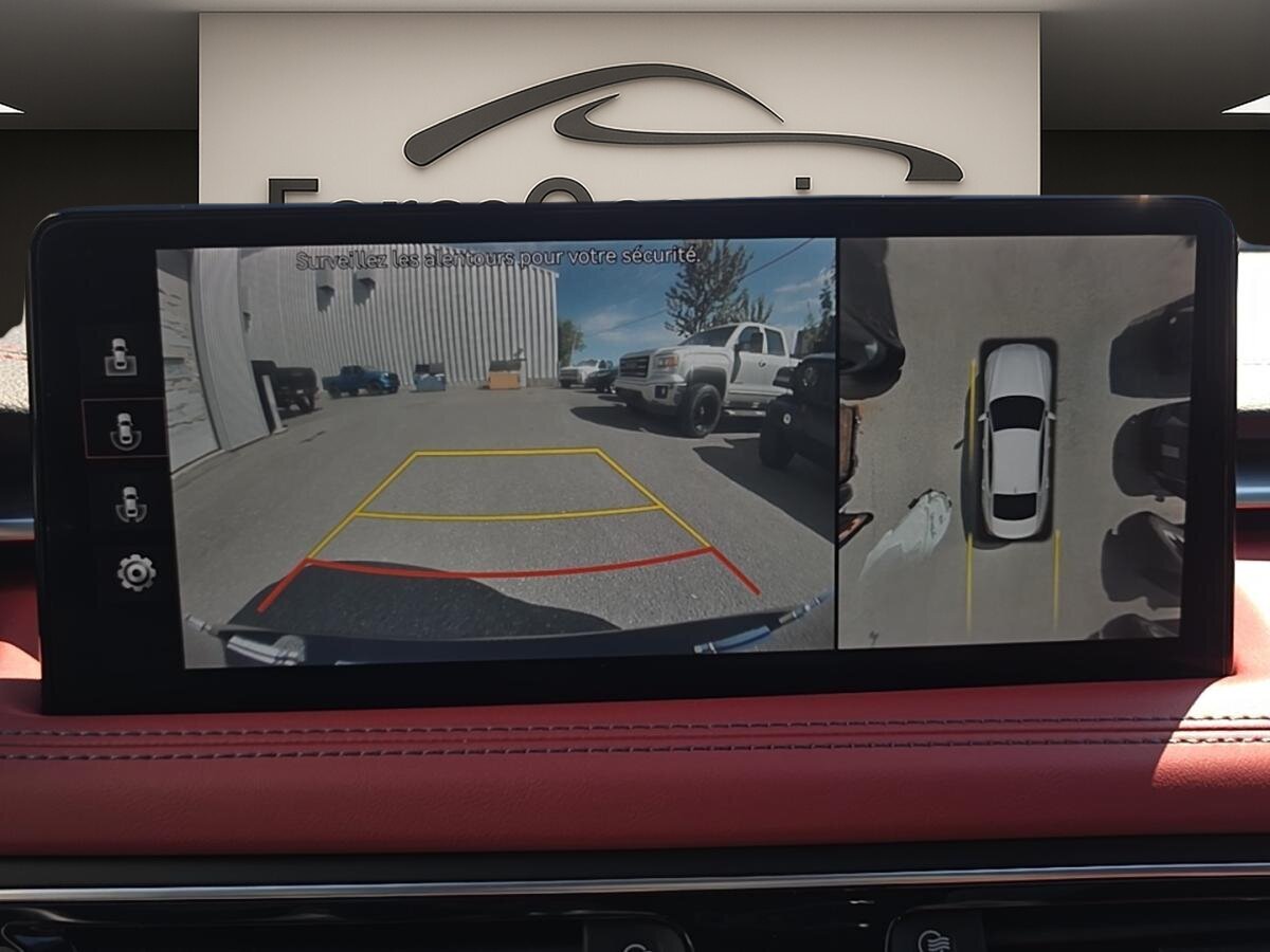 2022 Genesis G70 - Image 16