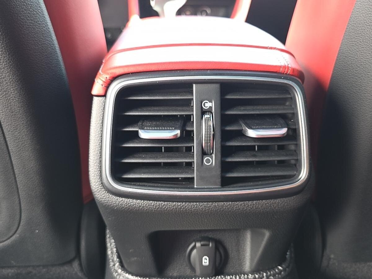 2022 Genesis G70 - Image 22