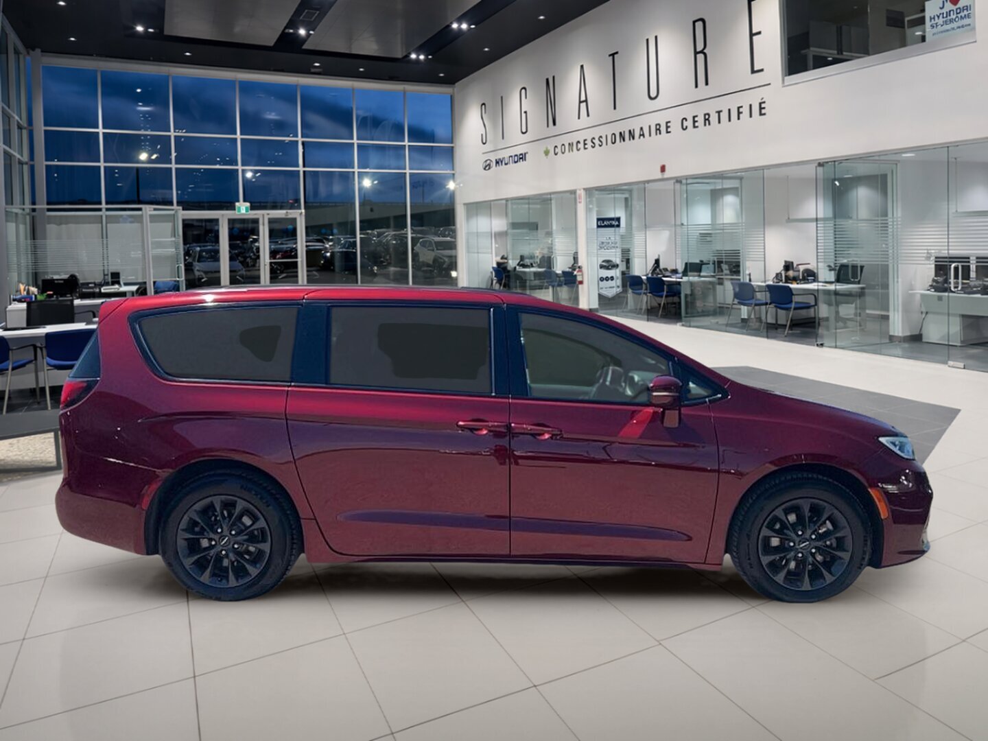 2022 Chrysler Pacifica - Image 4