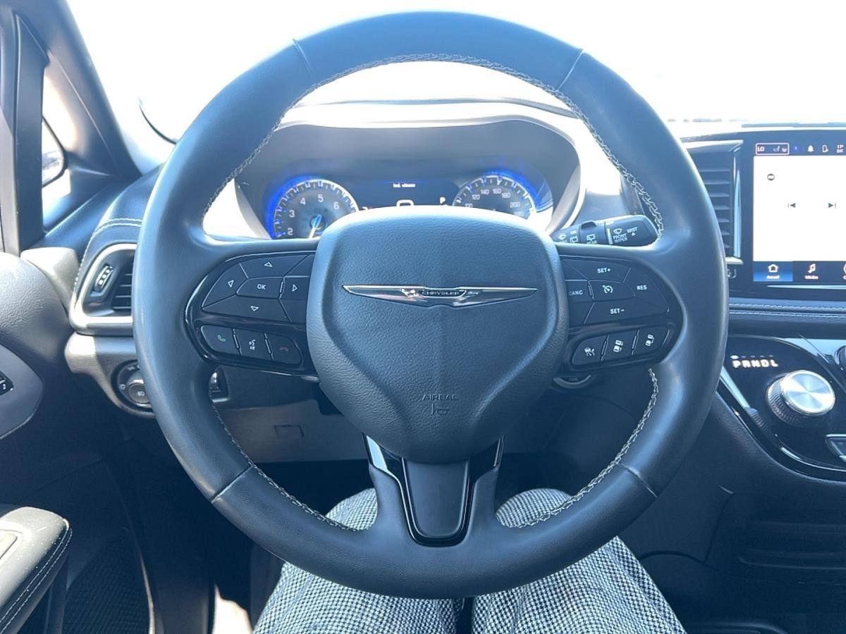 2022 Chrysler Pacifica - Image 22